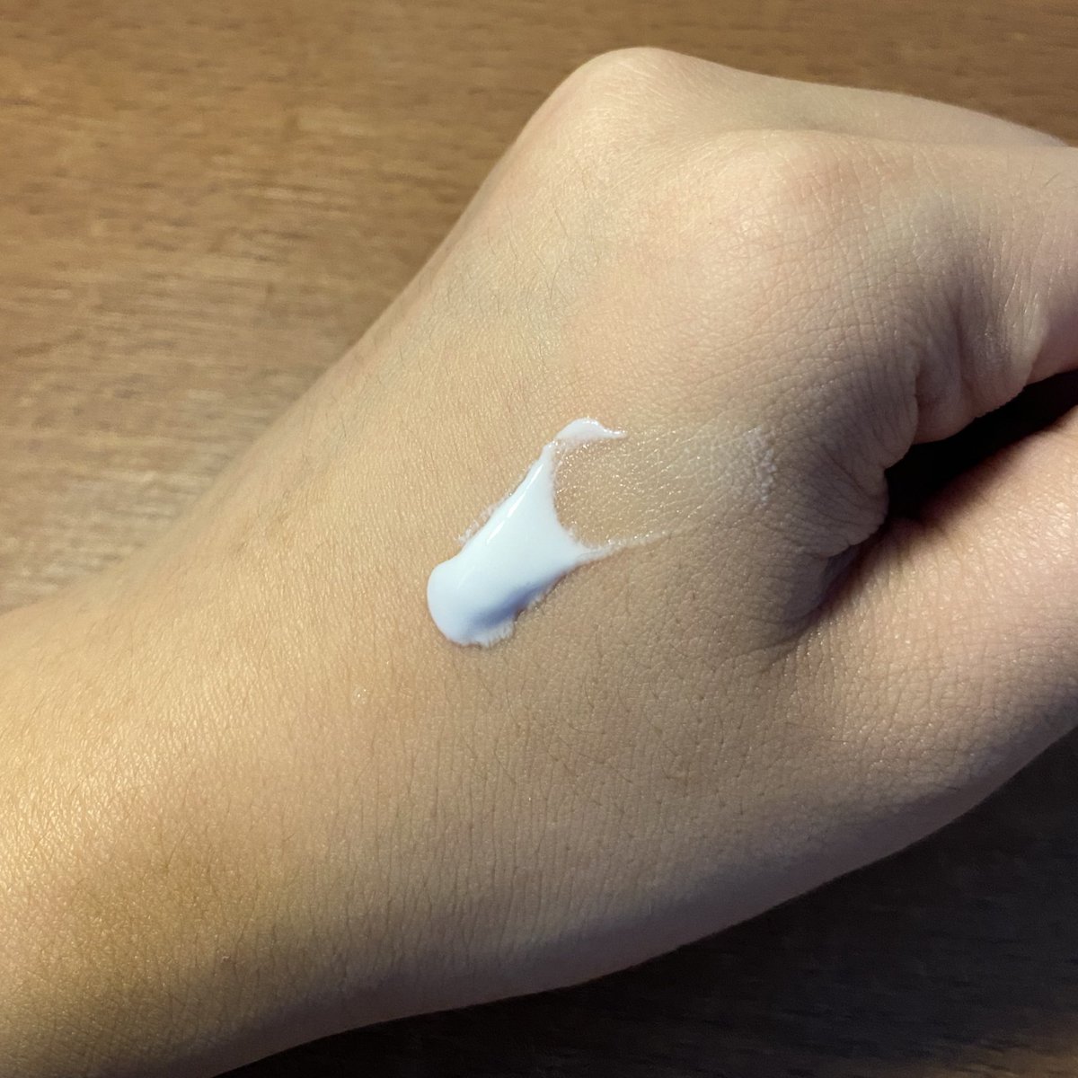kalauu kalian mau make up lebih flawless pake moist ini deh🥹

finishnya ringan banget dimuka dan nyaman dipake seharian. bisa buat all skin type🥹👍🏻