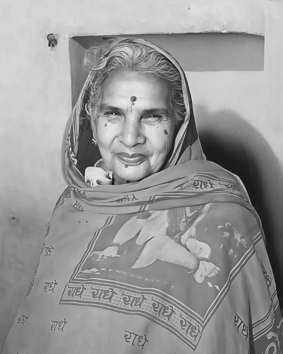 NetaBhargava's tweet photo. राष्ट्रीय स्वयंसेवक संघ, मध्य क्षेत्र के सह बौद्धिक प्रमुख आदरणीय श्री हितानन्द शर्मा जी की पूज्य माताजी श्रीमती जनक दुलारी शर्मा जी के निधन का समाचार अत्यंत दुखद है....
🙏🏻🙏🏻

प्रभु दिवंगत आत्मा को श्रीचरणों में स्थान दें तथा शोकमय परिवार जनों को दुःख सहन करने की शक्ति प्रदान करे https://t.co/EhF6VMkHev