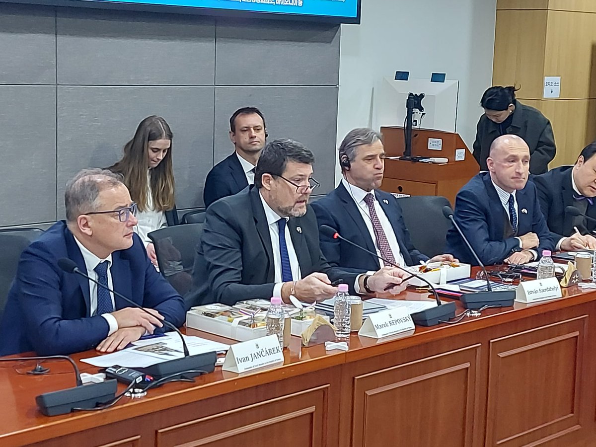 M.Repovsky tweet media