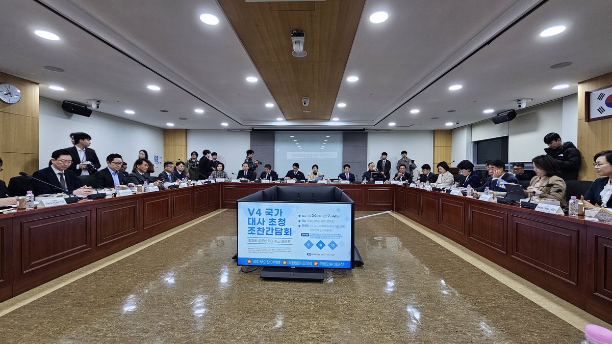 M.Repovsky tweet media