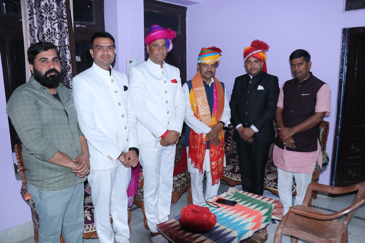 ब्यावर में श्री मदनसिंह जी रावत के सुपुत्र एवं श्री महेंद्र सिंह जी रावत के साला साहब सुरजीत जी के विवाह समारोह में सम्मिलित होने का सौभाग्य प्राप्त हुआ। 

वैवाहिक जीवन की हार्दिक शुभकामनाएँ!