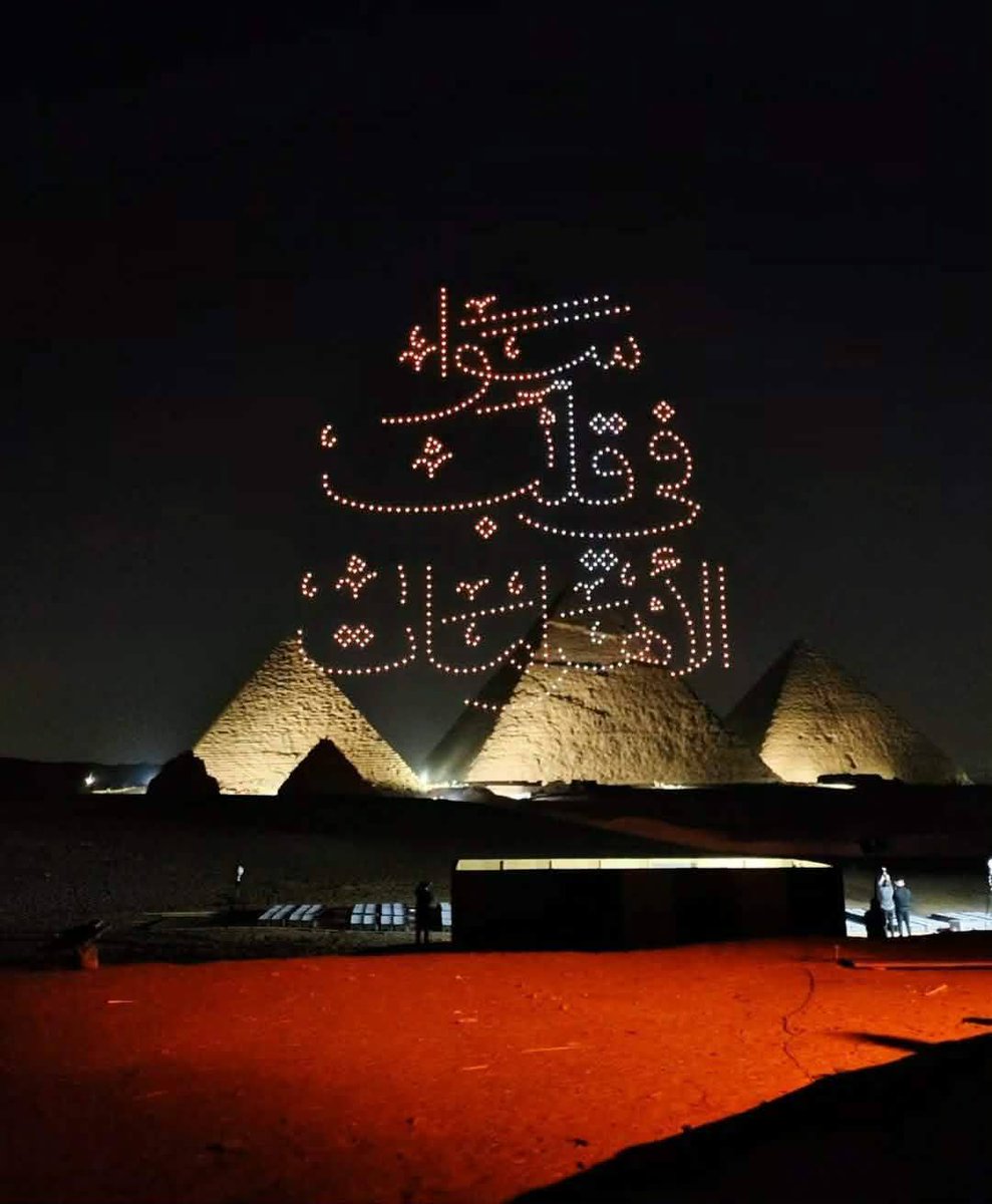 JessyYusry's tweet photo. رمضان فى مصر حاجة تانية 🌙🇪🇬
طائرات الدرون من أهرامات الجيزة https://t.co/lRsPCOzh0x
