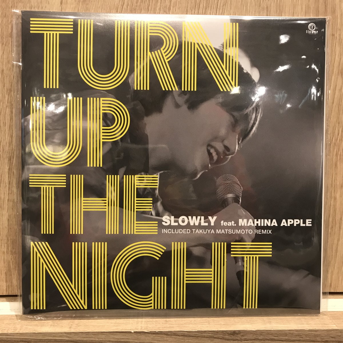 【新譜入荷】
🔹Slowly (Ds)『Turn Up The Night Feat.mahina Apple 』
 
Slowly『Two Steps Ahead』から、Mahina Appleとの“Turn Up The Night”がシングルカット。ディスコレゲエのグルーヴに、フロア映えする歌声が溶け合う、アルバム屈指のダンサブル・チューン。B面には、世界が注目するTakuya