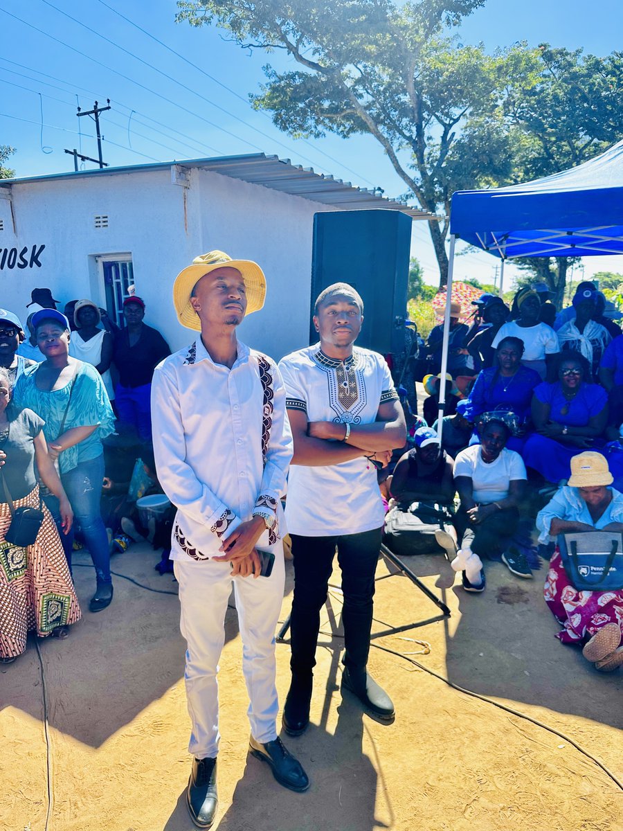 MarlvinGudyanga's tweet image. • Happy birthday to you my good brother, Honorable Gift Ostallos Siziba @Cde_Ostallos 
• May his Almighty Lord continue guiding you the righteous way. 
• Blessings upon you.
#GodBlessYou
#EnjoyYourDay