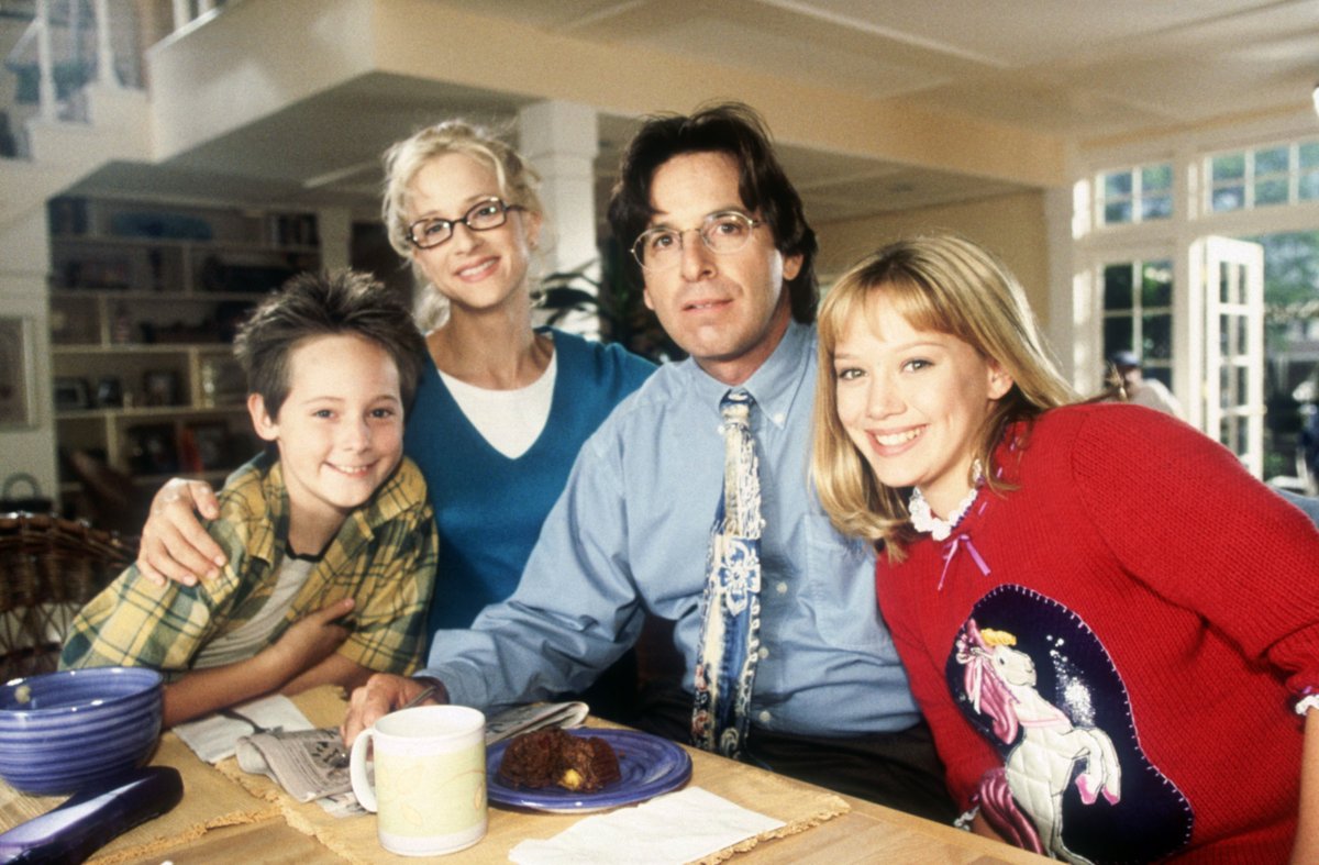 DEADLINE's tweet photo. Hilary Duff, who starred as the titular tween in Disney Channel's 'Lizzie McGuire', paid tribute to her onscreen dad Robert Carradine, following his death at 71.

"This one hurts. It's really hard to face this reality about an old friend. There was so much warmth in the McGuire family and I always felt so cared for by my on-screen parents. I'll be forever grateful for that. I'm deeply sad to learn Bobby was suffering. My heart aches for him, his family, and everyone who loved him."

Read more tributes here: https://t.co/I2QM6B9NCx