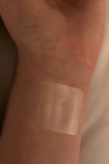 iloynaraa's tweet photo. Selama ini worry bgt konsumsi obat tidur jngka pnjg krn takut efek sampingnya !

Kmn aja selama ini woi baru nemuin sleep patch yg tinggal tempel lngsng bkin nyenyak beneran🥹 https://t.co/iD6r62BJEC