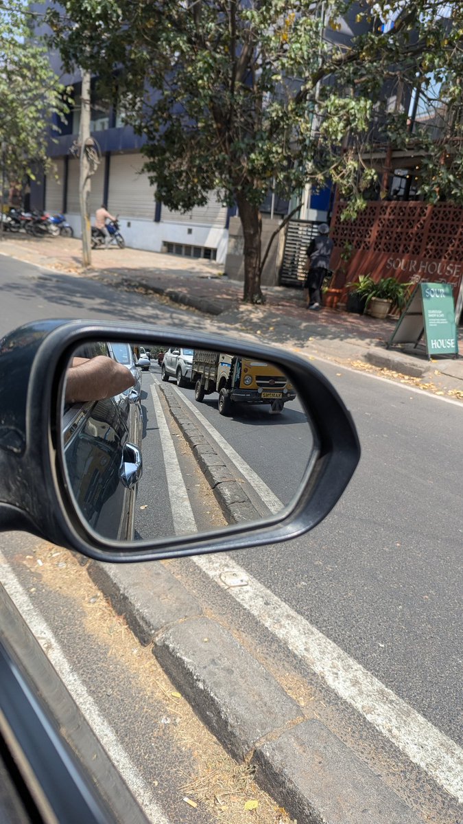 karthikiyerks's tweet photo. Koramangala/Adugodi traffic police needs to action against people driving wrong side driving opposite to ooty chocolate signal, Koramangala.

Why are they not getting penalised through cctv cameras? @blrcitytraffic @Jointcptraffic @adugoditraffic1 @adugoditrfps https://t.co/1cK7h8OI5R
