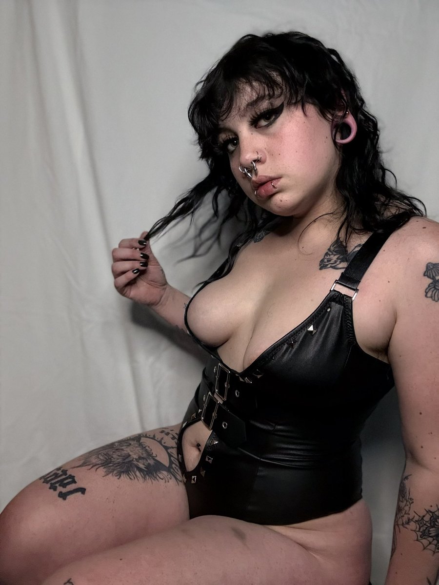 Evil manipulative woman 

findom finsub whalesub humanatm drain beta loser kink fetish goddess worship milf