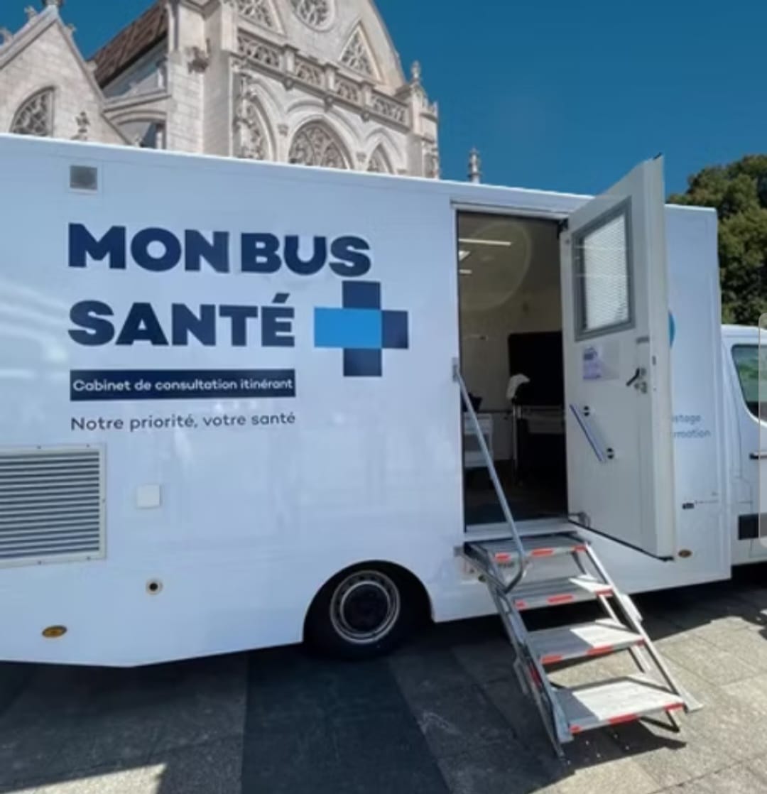 VivreBourg2026's tweet photo. 🏥 La santé doit devenir une vraie priorité municipale.
Adjoint dédié, 🚌 bus prévention, 👩‍⚕️ soutien à l’installation des soignants, meilleure coordination sociale.
Avec @VivreBourg2026, des mesures concrètes. Pas des intentions. 💪
#BourgEnBresse #santé #Municipales2026 https://t.co/hIfX5STfbu