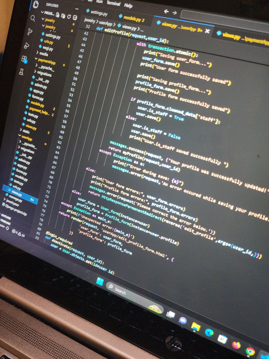 Munah..🐍🖤🦇 tweet media