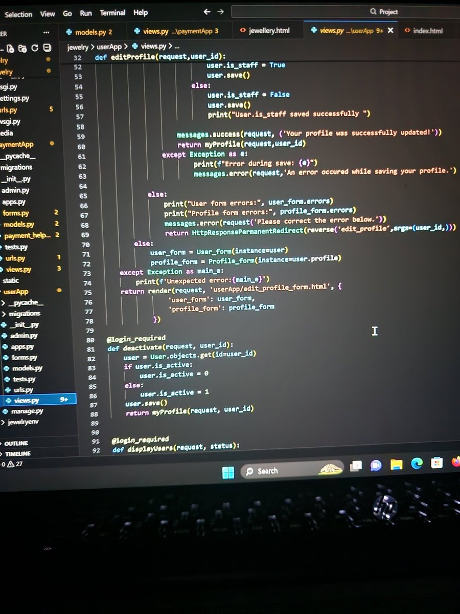 Munah..🐍🖤🦇 tweet media