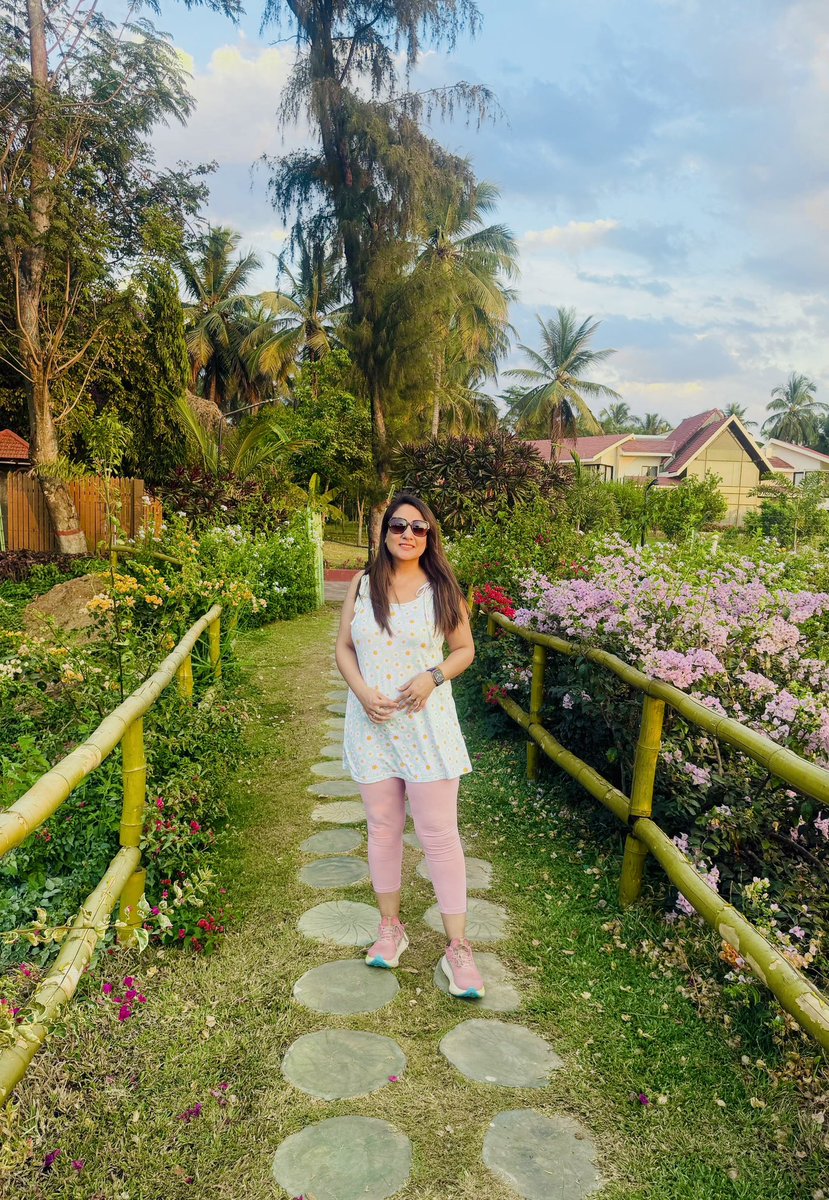 sonalgoelias's tweet image. No matter how tough the journey gets, optimism turns obstacles into opportunities. 

Trust the process, embrace the struggle, and never stop believing your efforts. 🌸

#Faith #Optimism
#Perseverance #Efforts 
#ChallengeYourOwnLimits