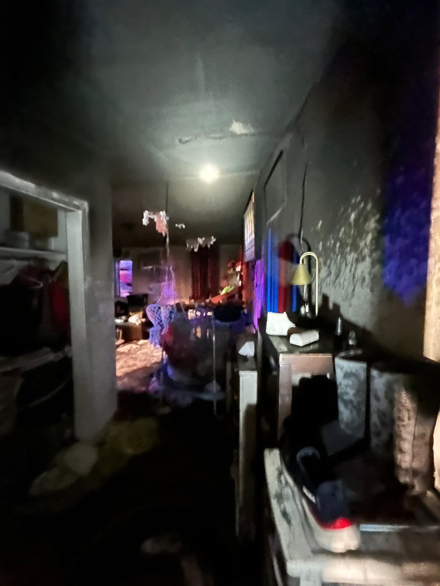 TMFPD's tweet image. ⚠️#TMFR Firefighters knocked down a structure fire on the 500 block of Quartz Lane in Sun Valley, reported about 5:45pm. Single story home is uninhabitable. Four residents displaced. No injuries, cause under investigation.