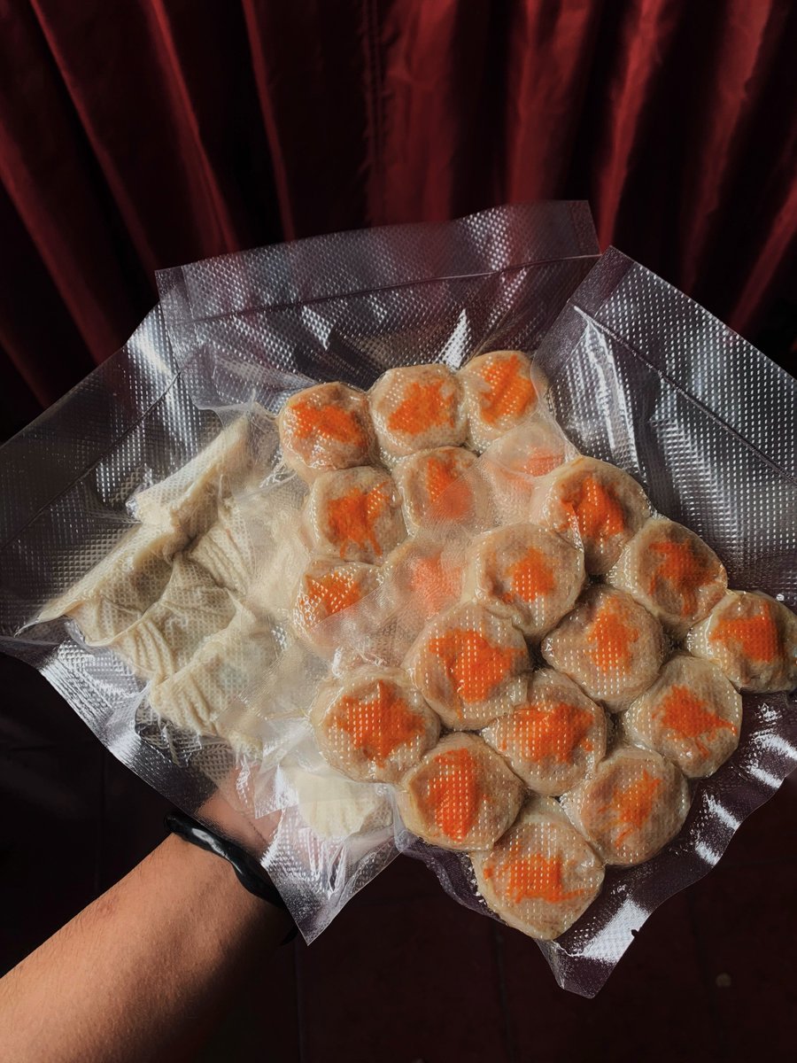DimsumMamake's tweet photo. Kemasan Frozen juga ready ya guys, DM atau WA ya kalo mau pesan atau tanya-tanya!🤗 https://t.co/AygnOlNmPU