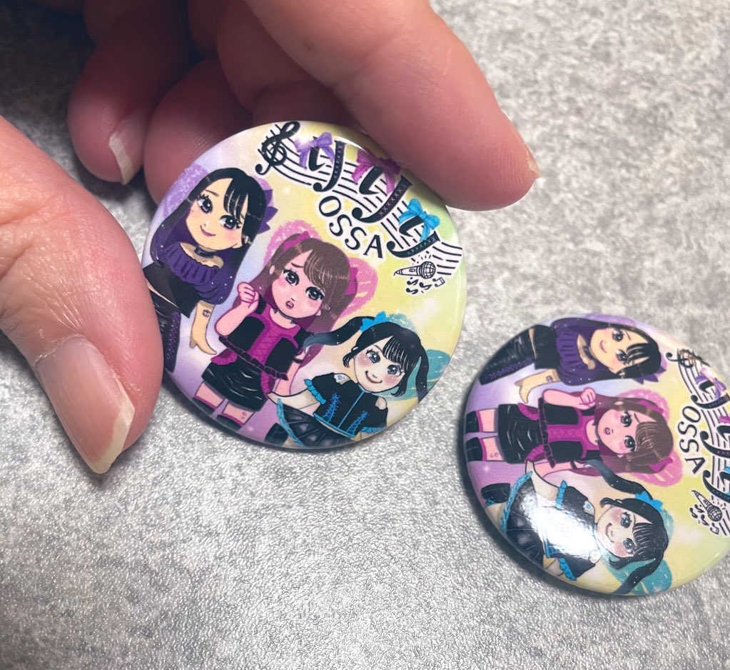 みく伝1 2/28はりりりおっさ缶バッジ（300円）とサイン色紙（1000円