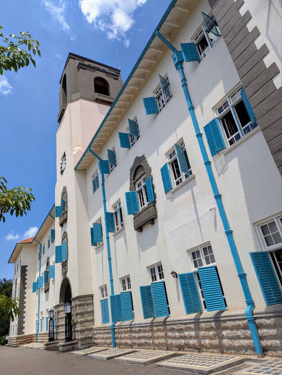 Pariyodan07's tweet photo. Its business unusual at the Hill @Makerere 
#76thgrad https://t.co/xoosP4QfH7
