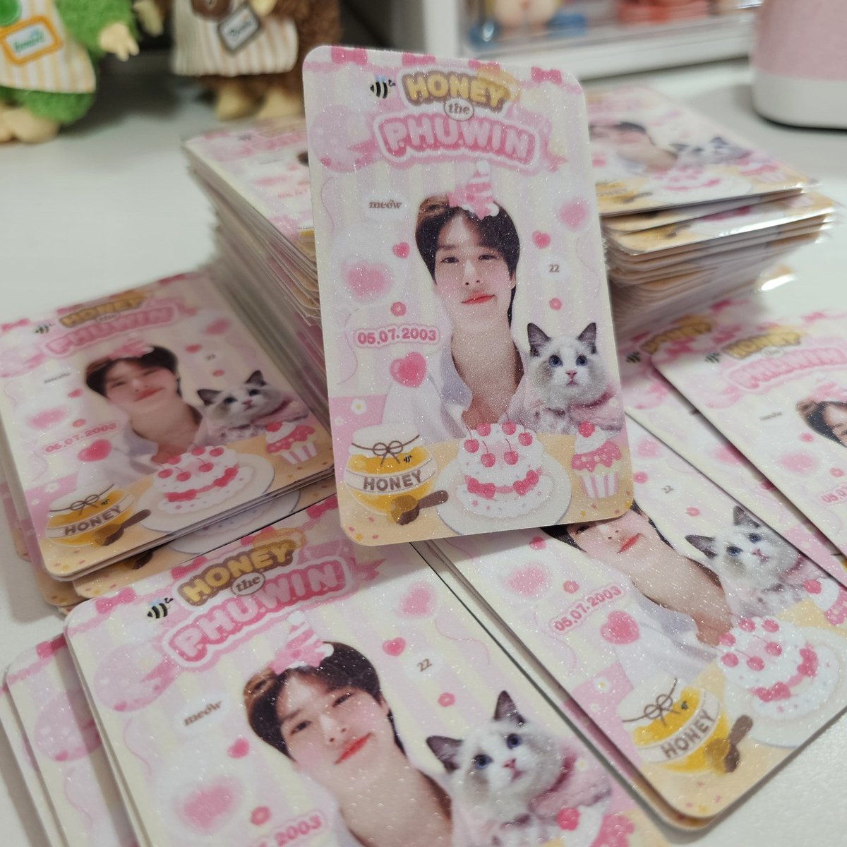 ⋆˚💗˖𐙚⊹♡ .ᐟ ผลิต photocard  ꒱

ขนาด 8.5*5.5 ซม.
กระดาษอาร์ตมัน 300 แกรม
1 ด้าน 3 บาท
2 ด้าน 4 บาท

ฟรีซองใส
เคลือบโฮโลแกรมหัวใจ/ดาว/กลิตเตอร์ วิ้งค์ +1 ต่อด้าน
ไม่มีขั้นต่ำ คละลายได้

#รับทําgiveaway #รับทำphotocard
#รับทําของแจกหน้าคอน