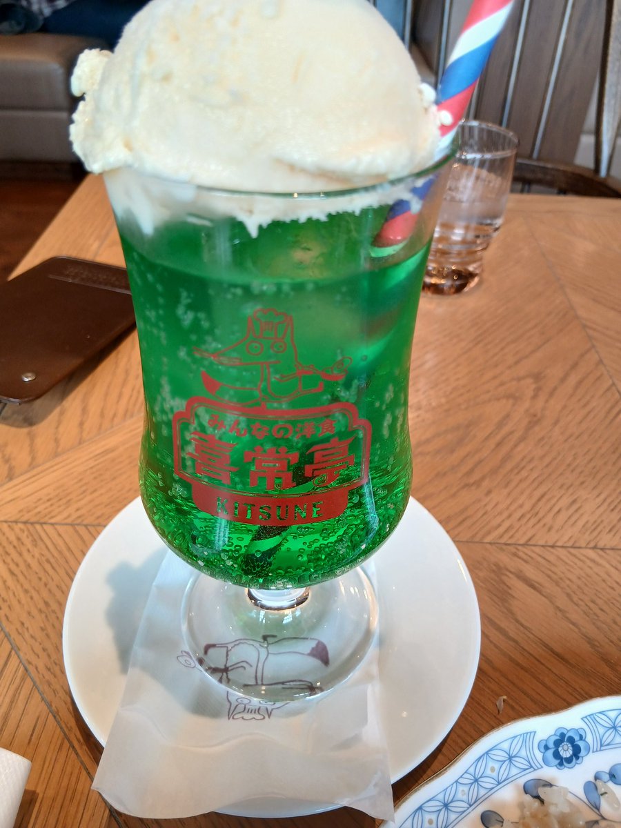nikorui_04's tweet photo. 純喫茶んぽさんの投稿を見て行ってみました！
営業先の近くにあったけど、こんなところにあったんだ、という感じでした😲
エビフライが乗ったピラフとクリームソーダは絶品でした😋
ひょうきんなキツネもかわいくて、通いたくなります😻
#羽曳野 
#みんなの洋食喜常亭 https://t.co/0wCp3QvqNb
