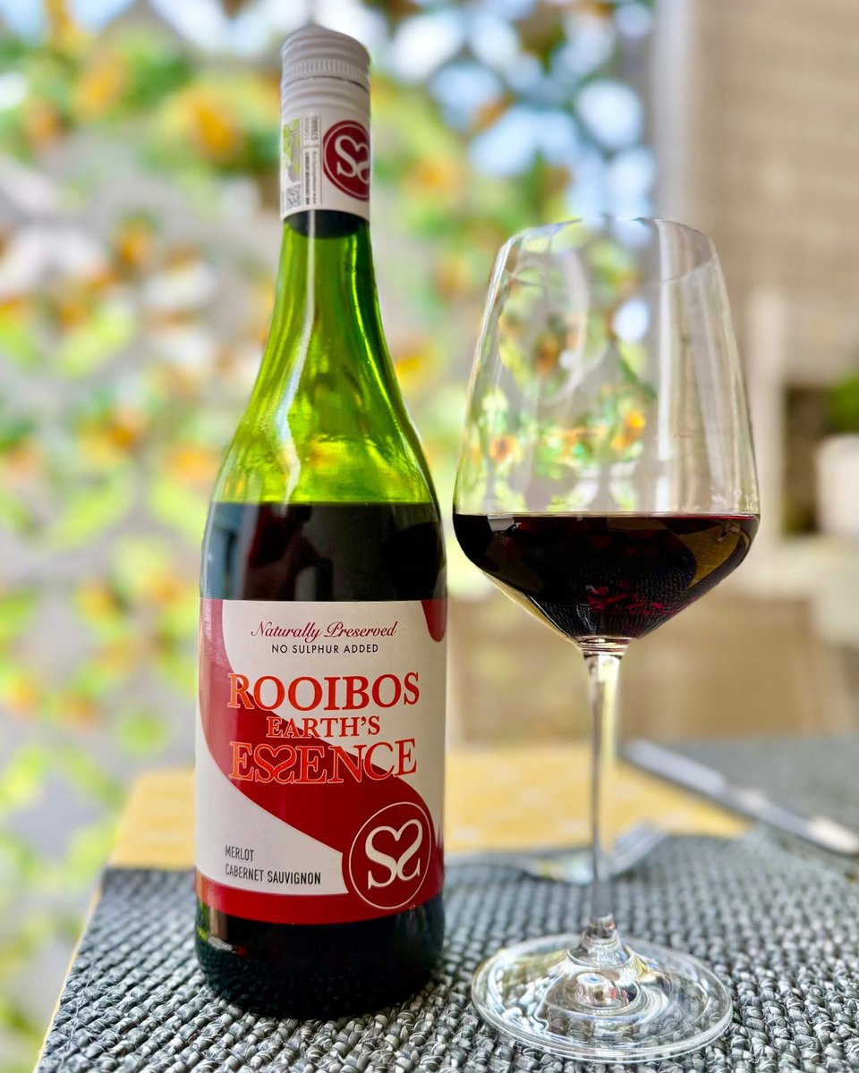 LaurasWorldza's tweet image. In December, Earth’s Essence launched their brand new range of naturally preserved wine with a proudly South African botanical twist.

instagram.com/p/DVIUxZdDicZ/…

*Available at selected @CheckersSA nationwide 🍷

#LaurasWorld #EarthsEssence #Rooibos #Wine