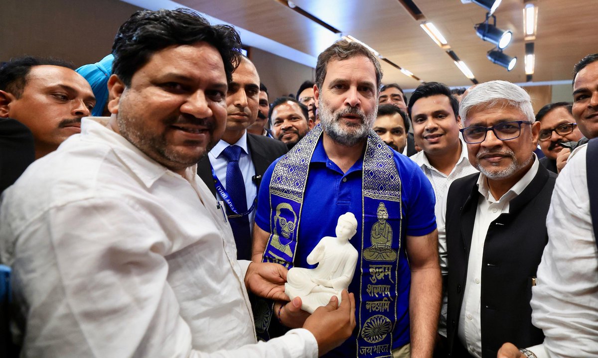 Dharmendra4_INC's tweet photo. कल दिल्ली में राहुल गांधी जी की आंबेडकरी बुद्धि��ीवियों के साथ हुई चर्चा के दौरान, राहुल गांधी जी को भगवान बुद्ध की प्रतिमा भेंट की। https://t.co/fa2sc4b2BO