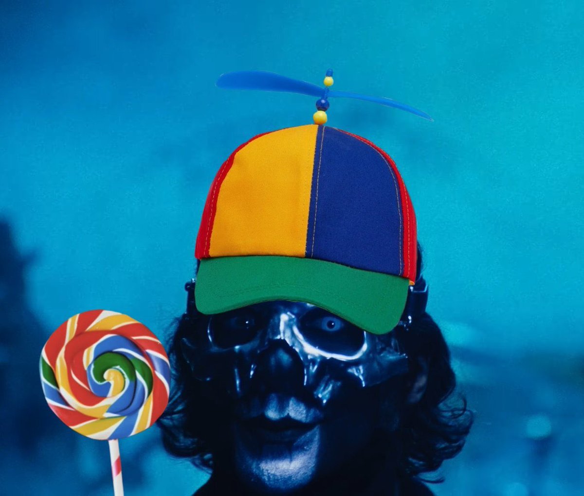 autumnaIreaper's tweet photo. skeletour closing night without context https://t.co/7sUTpXd4E0