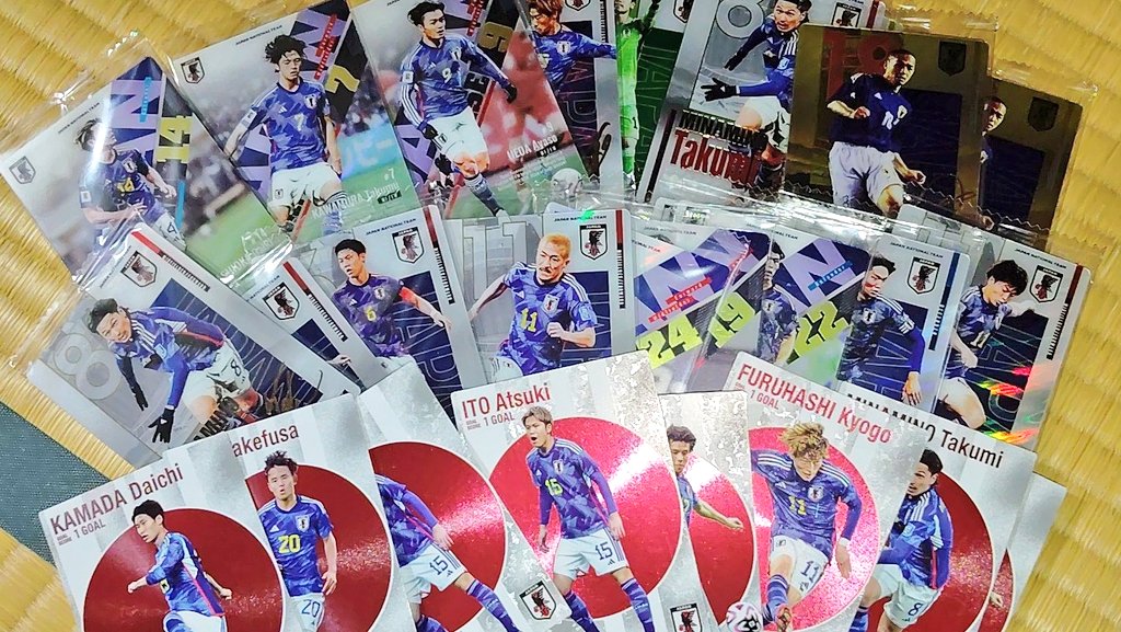 今更ですが、ウエハースの代表のカード交換出来る人いないでしょうか？