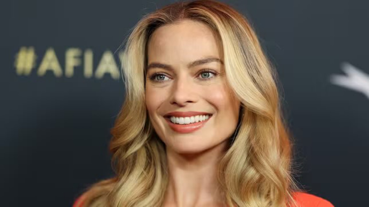 I’m tripping or do Rochelle Aytes &amp; Margot Robbie look like the black &amp; white versions of each other?
