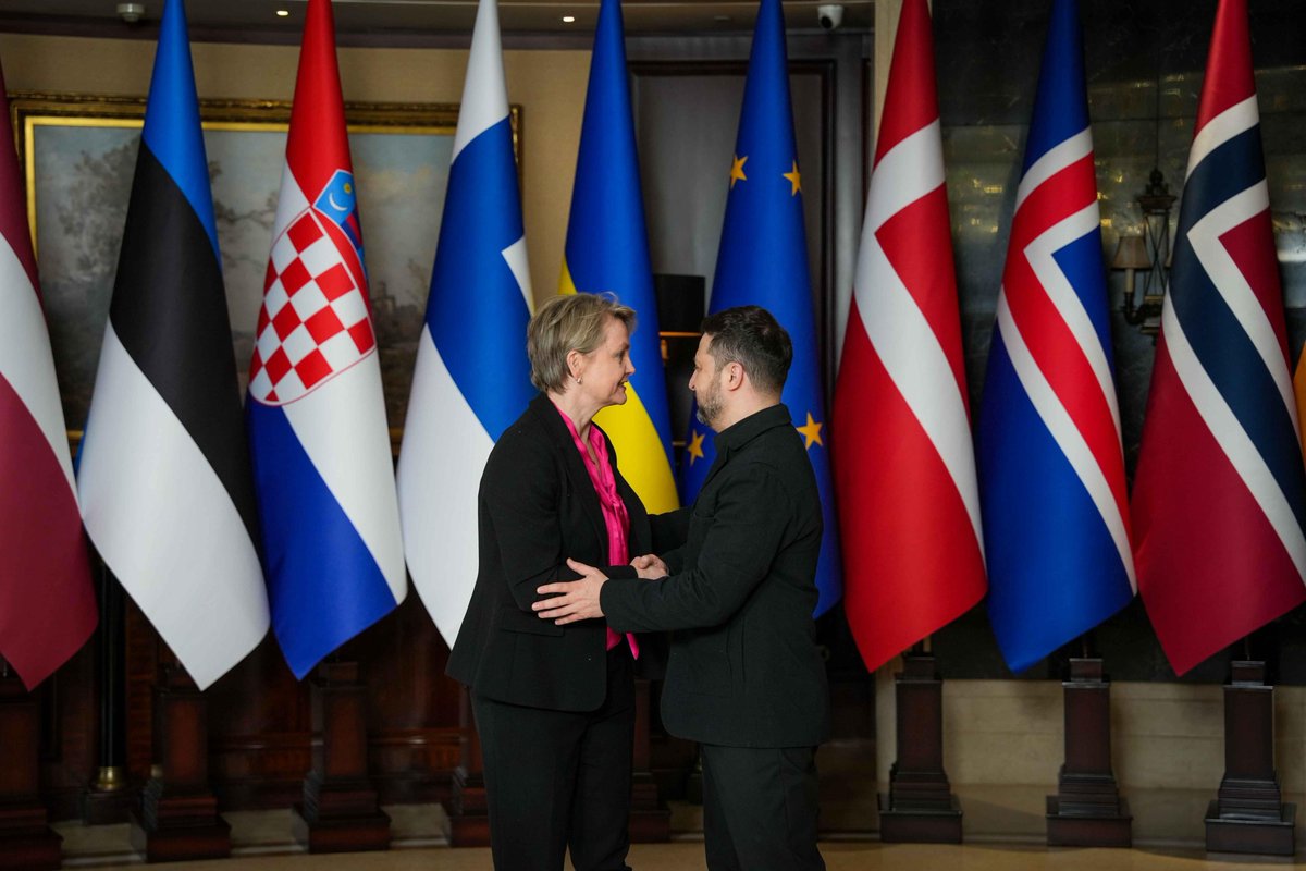 FCDOGovUK's tweet photo. Four years after Russia's full-scale invasion, the UK and Ukraine stand united.

We are with Ukraine – for a just and lasting peace, and beyond.

Today, we remember those lost to Putin's barbaric war. https://t.co/Oh5VqbnjmQ