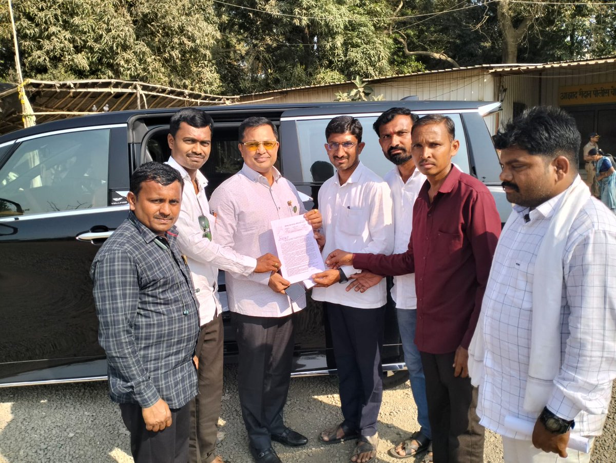 ChondeG's tweet photo. नायगांवविधानसभा मतदार संघाचे लोकप्रिय आमदार मा @MLARAJESHPAWAR साहेब यांची मुंबई येथील एकदिवसीय लक्षवेधीआंदोलनास भेट
मा आमदार साहेबांनी आझाद मैदान येथे भेट देऊन आंदोलनास पाठिंबा दिल्याबद्दल साहेबांचे #संगणकपरिचालक संघटनेच्या वतीने मनापासून धन्यवाद
@SiddheshwarMun7
#संगणकपरिचालक https://t.co/W4zxRCPA4u