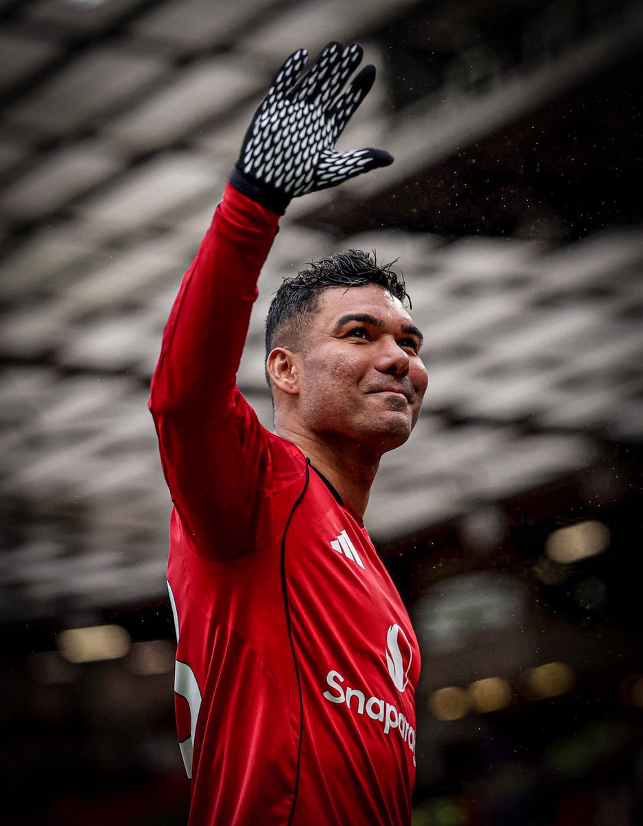 Casemiro controls the midfield like a veteran who’s seen it all.
#MUFC