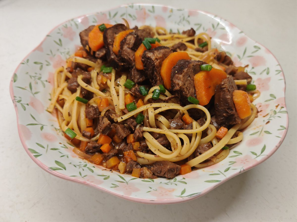 今日晚餐:台式牛肉麵嘅變種
