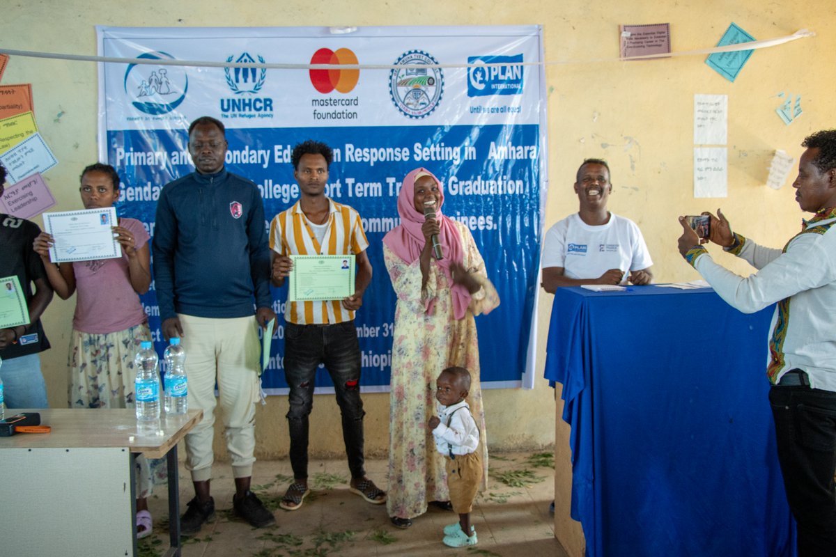 UNHCREthiopia's tweet image. 115 youth in #Amhara just graduated. 🛠️

From mobile repair and electric installation to animal husbandry, #refugees &amp;amp; local youth are now ready for employment and entrepreneurship.

🙏🏽@MastercardFdn @RRSEthiopia @planethiopia