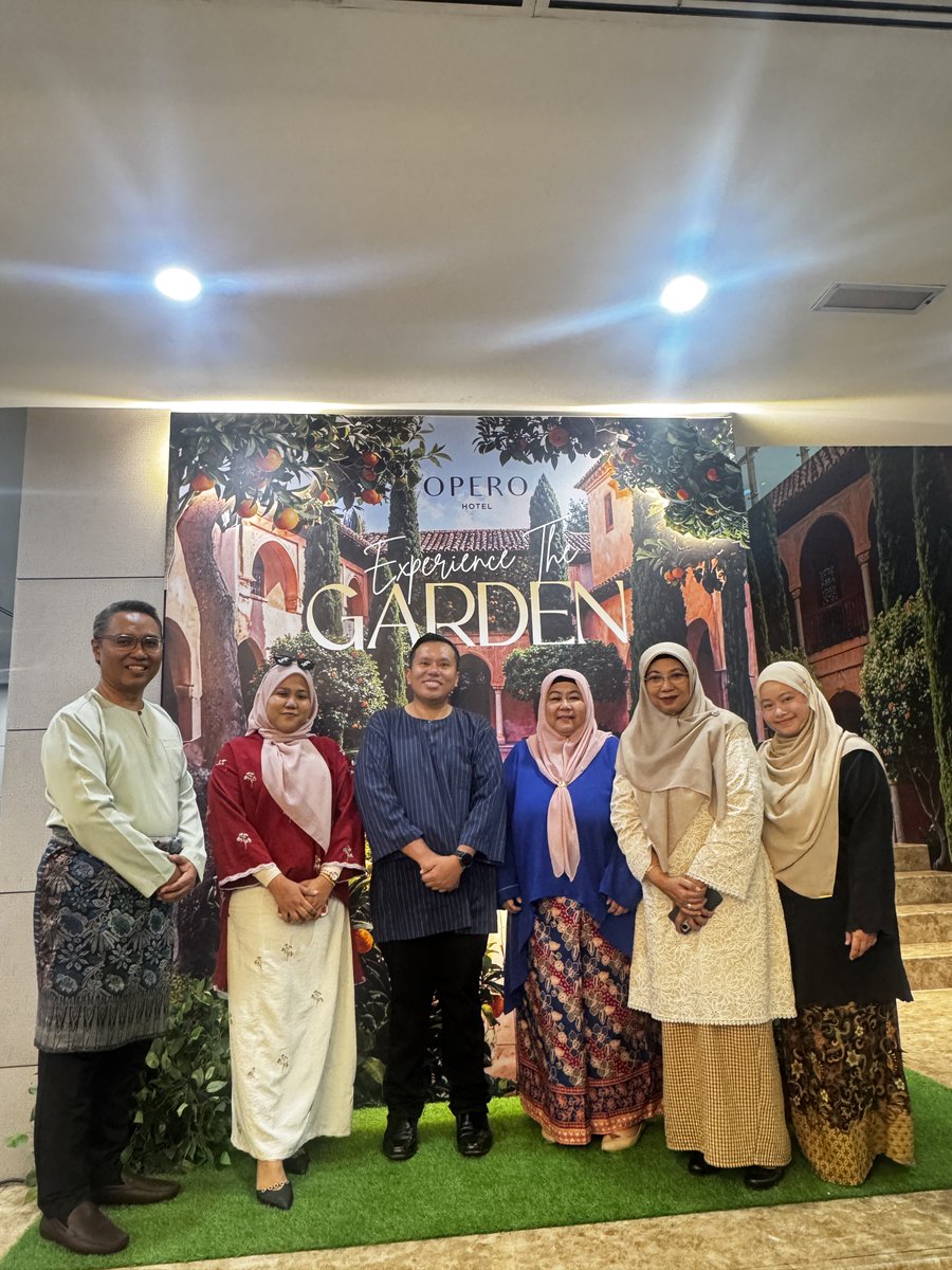 wenkt's tweet photo. Berbuka puasa di Opero Hotel. #teamJB https://t.co/uiqFRhJRtp