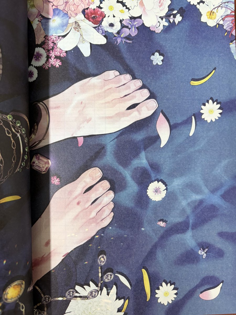 아..... 태국판 바등 단행본 삽화보고 또 심란해짐 무한교 이새키들 대체 이런 섹시구원자상태로꽃길을
꽃길 끝엔 김재희를 두고서 아