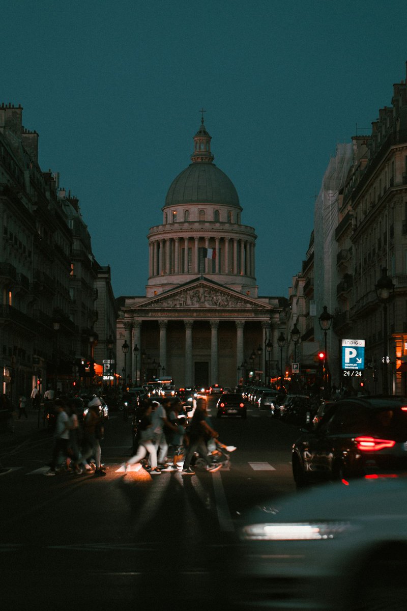 Tuesday morning check-in:

Are you starting this week chasing someone else's dream or building your own?

The difference shows up in everything. ✨