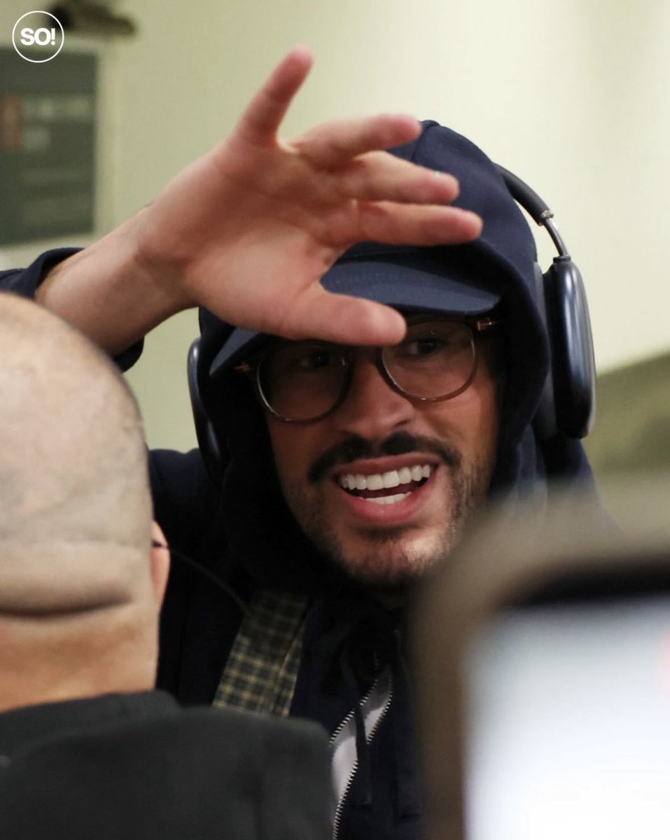 off ele ta tão feliz esses dias né..... o chá bem dado da primeira dama