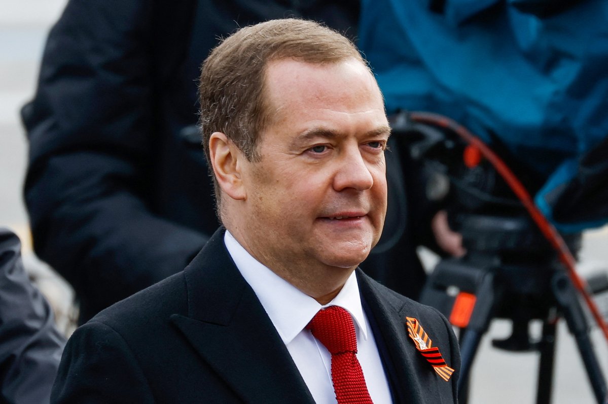 RT by @mikenov: Russia's Medvedev: Russia will have to use nuclear weapons against Ukraine, as well as the United Kingdom and France, if their nuclear technologies are transferred to Kyiv. pic.