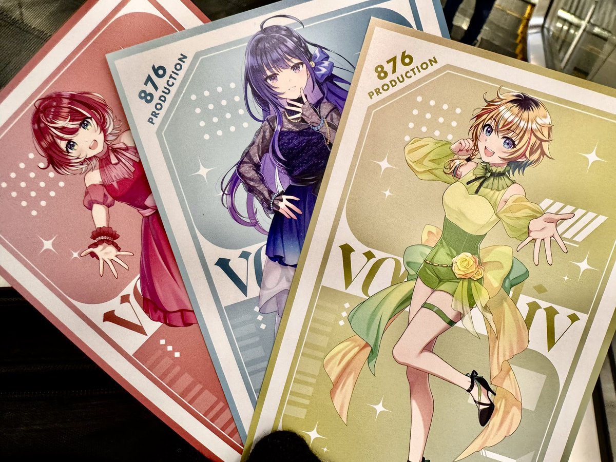 アニメイトでグッズ買ってポストカード3枚貰ったらちょうどこれでアツ