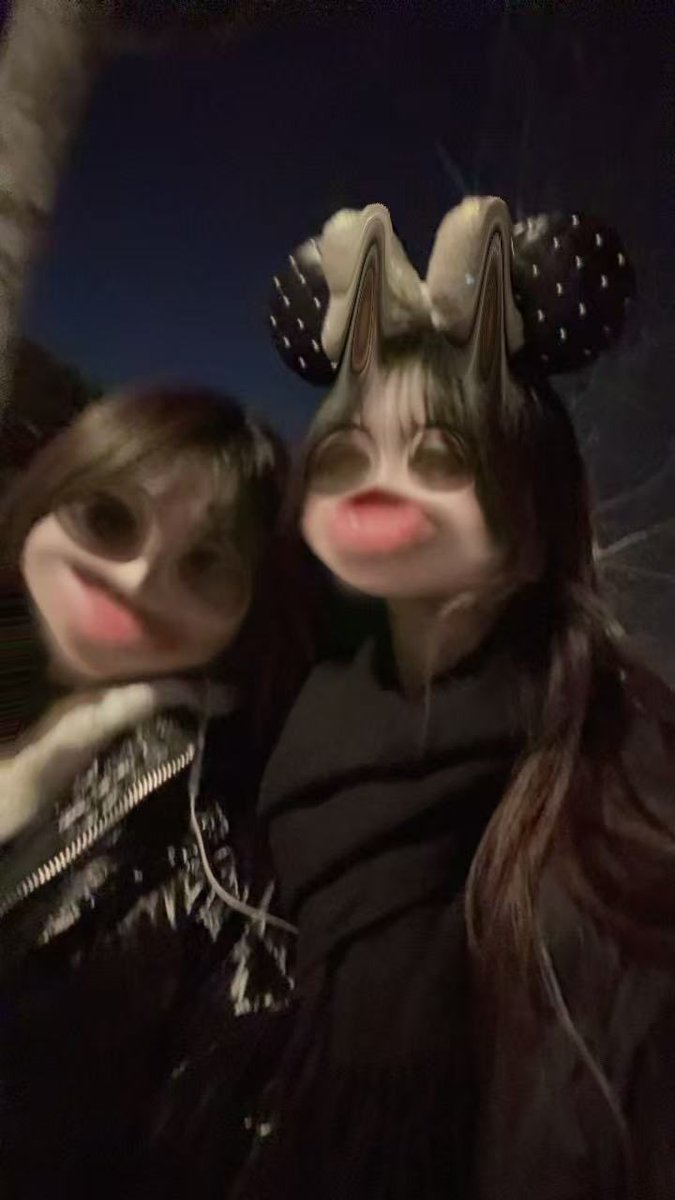Azisa111111111's tweet photo. 💀 https://t.co/rpRjbxXPiy