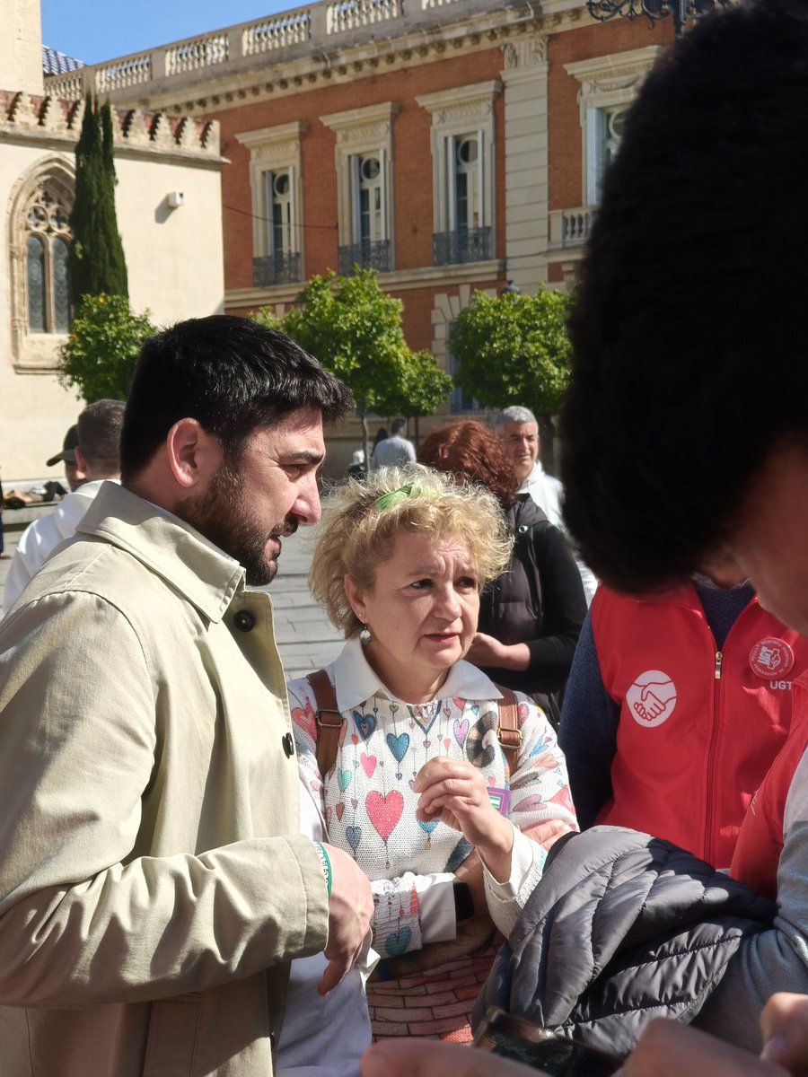 FscCcoo's tweet photo. 📢Se persona junto a nosotras/os Ismael, Concejal por IU para preocuparse por la plantilla y el estado de la concentración. 

⭕Nuestro agradecimiento por el apoyo recibido. https://t.co/4SqGZqUFYD