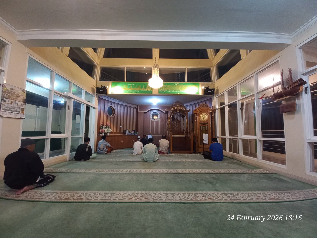 #Ramadhan1447 6

Orang-orang kufur nikmat selalu mengira berhasil melakukan tipu daya kepada dunia &amp; akhirat, tanpa pernah mampu menyadari bahwa mereka itu secara konstan tertipu dirinya sendiri...hingga tatkala senja semakin beranjak gelap, duka &amp; sesal itu datang terlambat..