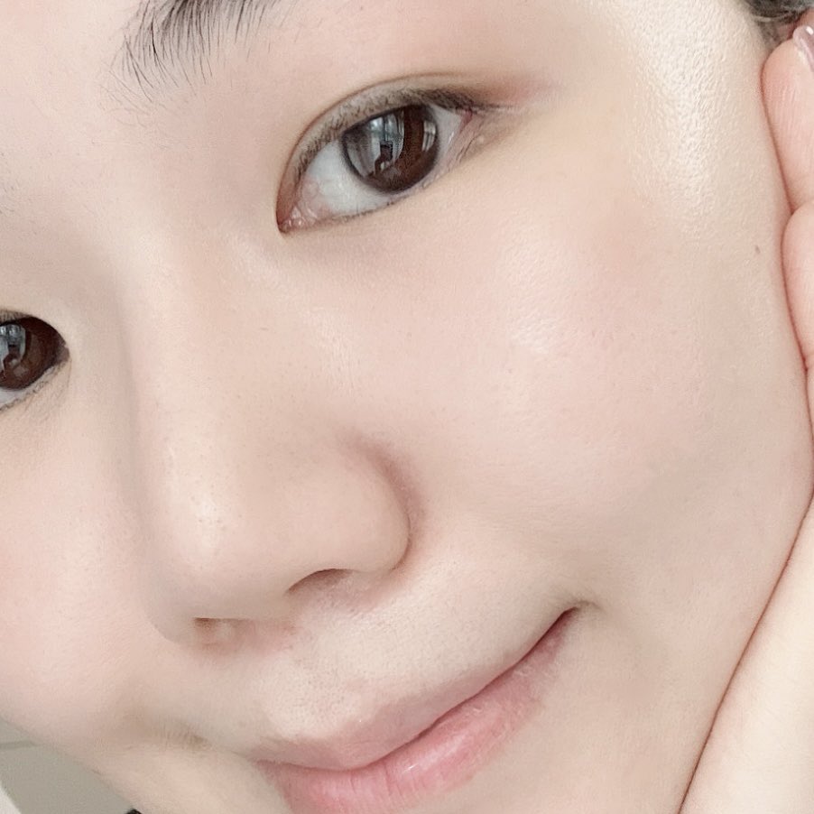 ใครผิวมันแบบนี่ ต้องลองเปิดใจให้มอยซ์ที่มีน้ำมันผสมด้วย นี่เลยอยากมาป้ายยามอยส์ตัวนึงของ AMT ชีคือดีย์มากกกก เพราะมีทั้งน้ำและน้ำมันผสม ช่วยให้ผิวชุ่มชื้นสุขภาพดี สิวไม่เพิ่ม หน้ามันลดลง 10/10 ไปเลย