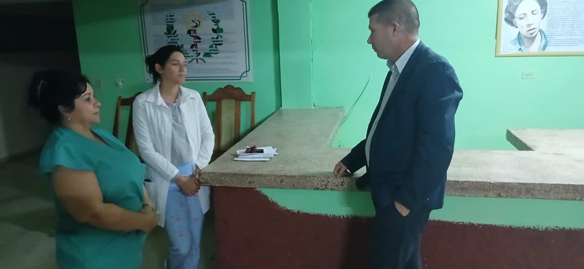 Anoche visitamos el Hospital Psiquiátrico Provincial, para comprobar las medidas adoptadas para proteger a nuestros pacientes ante las bajas temperaturas registradas.

Intercambiamos con el equipo de guardia cuya prioridad continúa siendo el cuidado oportuno de los pacientes.