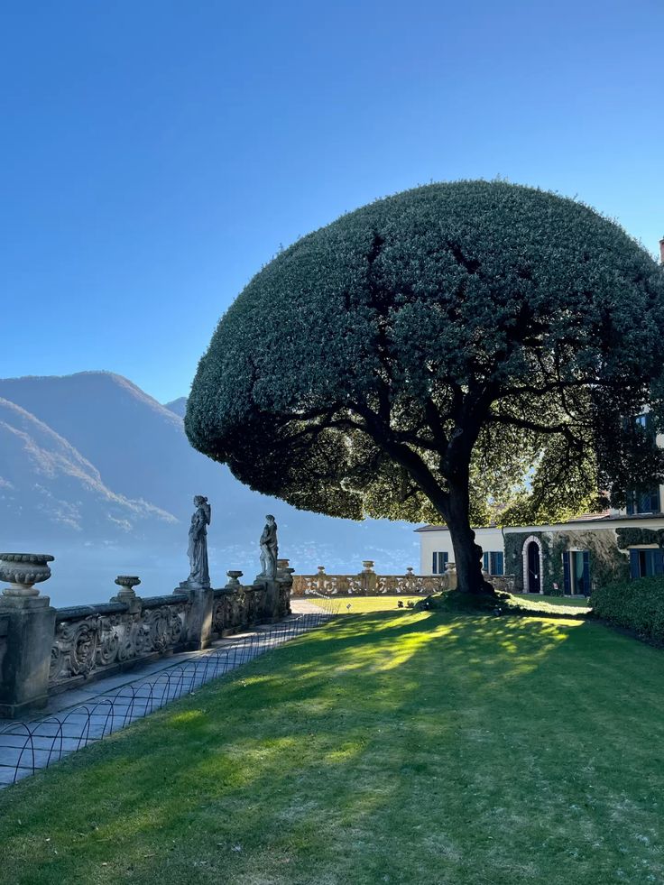 echoesofworld's tweet image. Lake Como, Italy