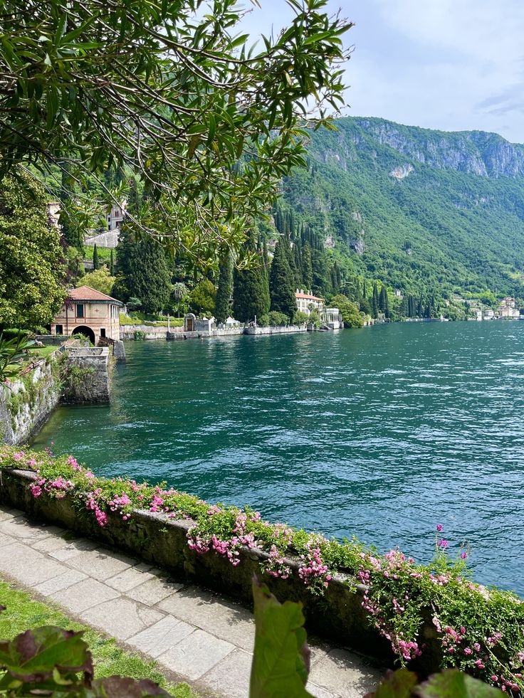 echoesofworld's tweet image. Lake Como, Italy