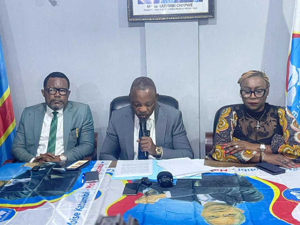 #RDC: <a href="/Ensemble_MK/">Ensemble pour la République</a> Kinshasa dénonce le banditisme de la milice "Forces du progrès" de l’UDPS qui ont vandalisé notre siège de Kimbanseke à Kinshasa. 
Aucun désaccord en politique ne peut être résolu dans la violence, la haine et l'intolérance. 
<a href="/MichaelTshi/">Michael Tshibangu</a>