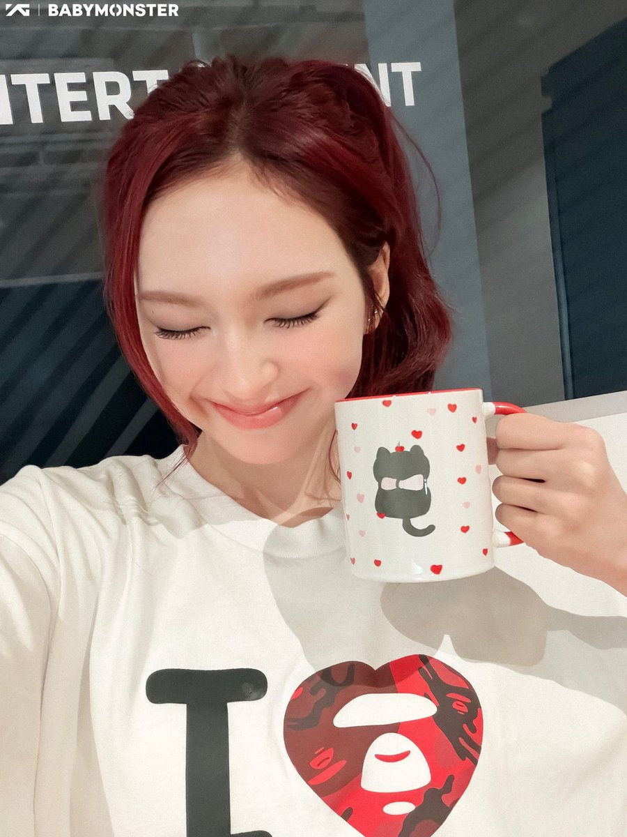 Babymonster Japan update with chiquita The closed eyes pose has