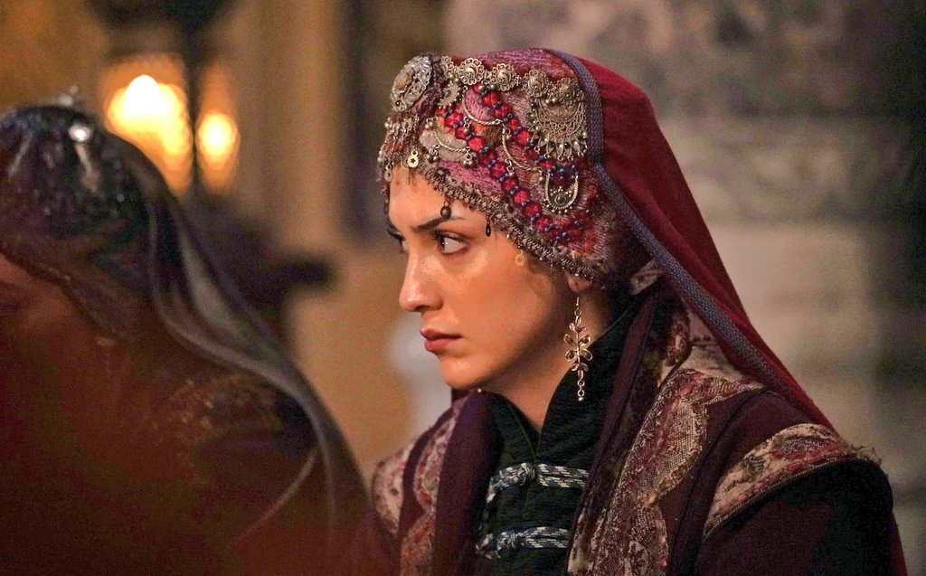cemre’s side profile is insane PEAK BEAUTY SHE IS