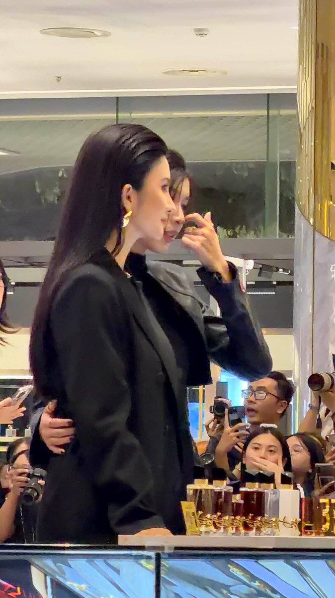 anntran50568687's tweet photo. Hai người cứ vậy dùm em 🥰
#YSLBeautyVN_Kimtuyen
#YSLBeautyVN_Donganhquynh
#YSLBeautyVN_Kimdong
#YSLLIBRE https://t.co/gdaq2FXjRH
