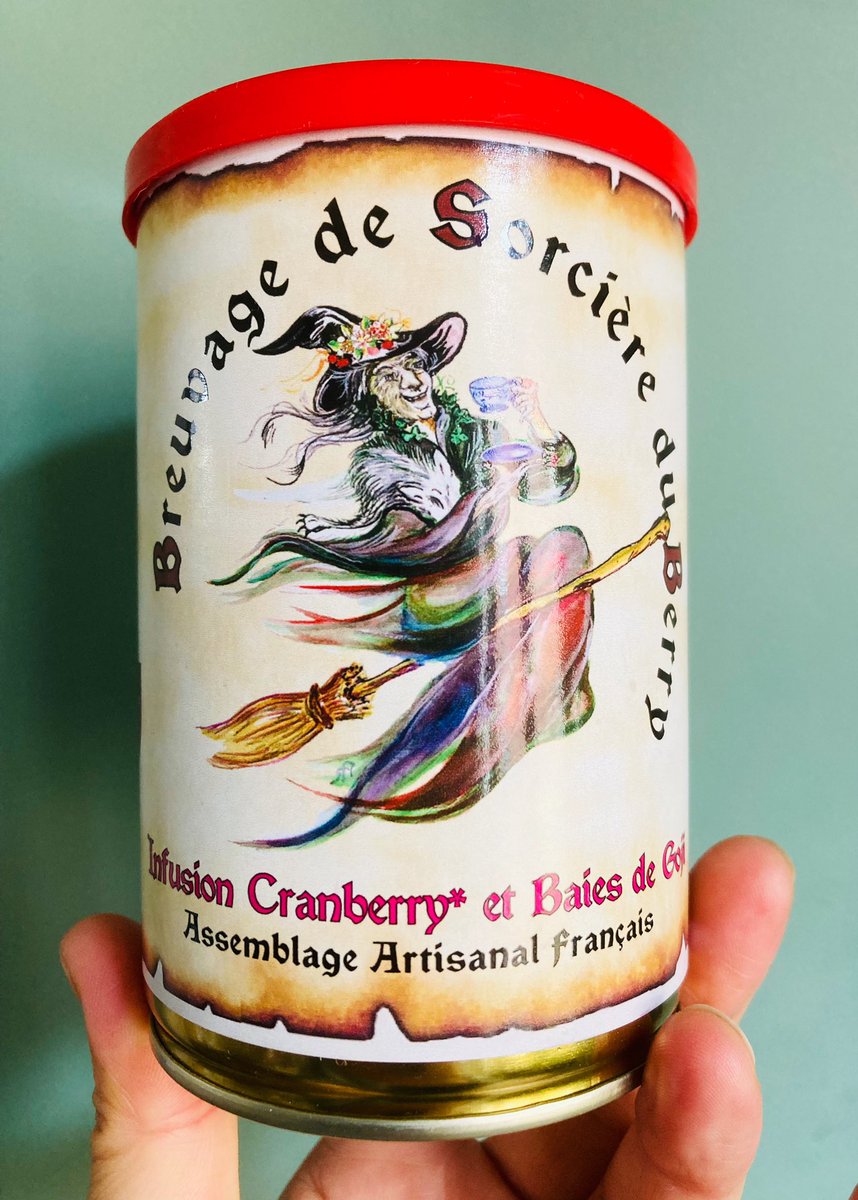 amayadori's tweet photo. フランスの真ん中に魔女の土地として有名な場所があるのだけど、そこのお茶をいただいた。いい匂い https://t.co/kXfCrNguJk